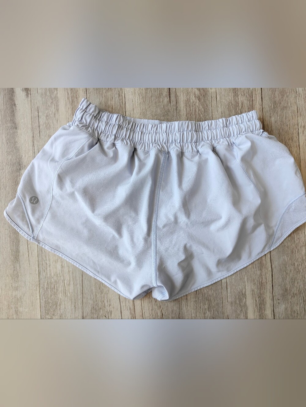 Lululemon Hotty Hot Low-Rise Lined Short 2.5" Pastel Blue Size 6 Great Condition